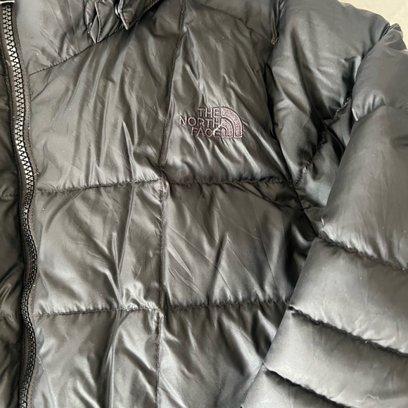The North Face Women's Black Puffer Jacket - Picture 5 of 10